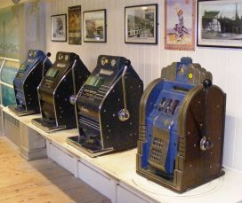 800px-Slot_machines_at_Wookey_Hole_Caves